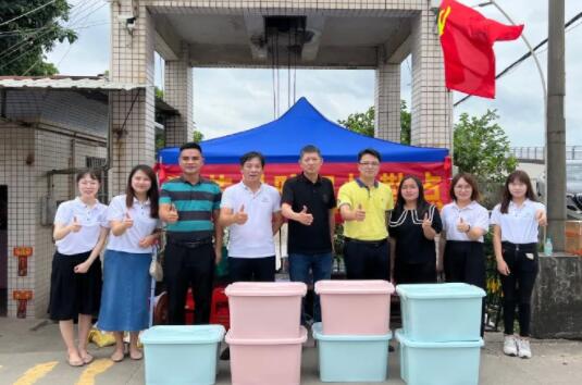 我司董事長(zhǎng)方強(qiáng)先生與黃圃商會(huì)慰問(wèn)受災(zāi)群眾！
